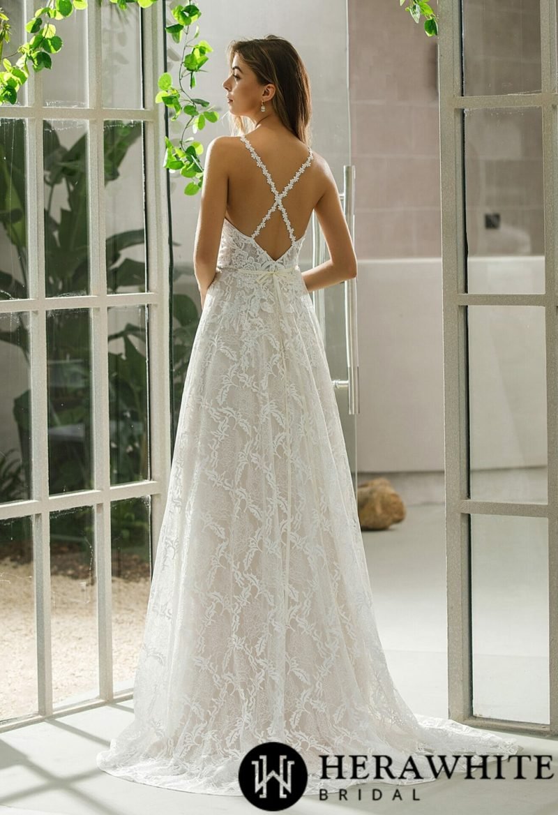 Robe De Mariée En Dentelle A Encolure – Image 4