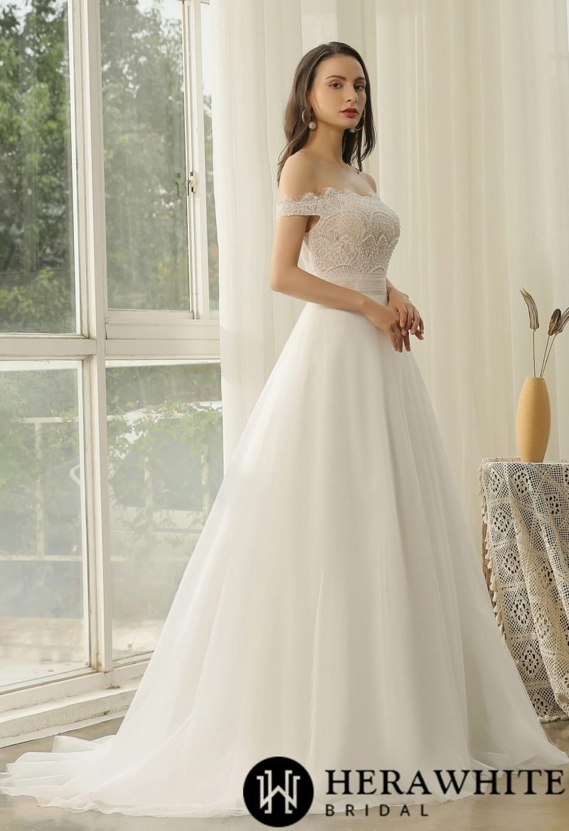 Robe de Mariée Simple En Dentelle – Image 4
