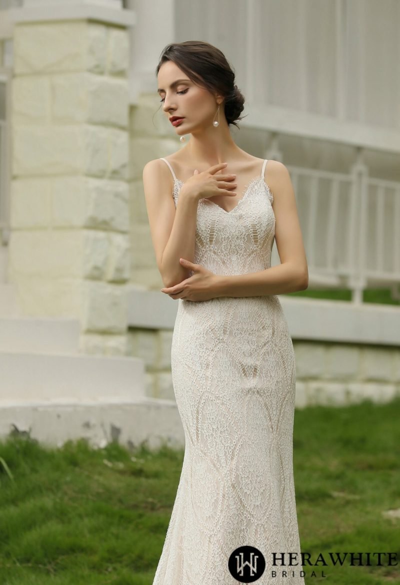Robe De Mariée Fourreau En Dentelle – Image 6