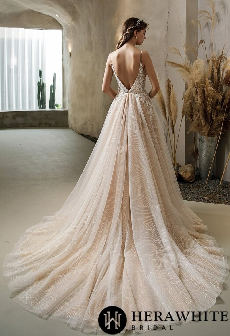 Robe De Mariée En Dentelle Graphique Et Scintillante – Image 5