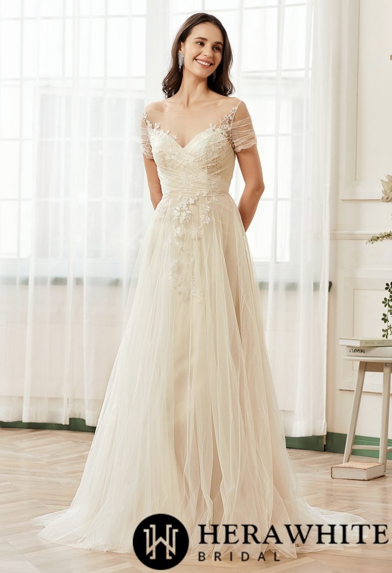 Robe De Mariée Plissée Et Romantique