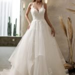 Robe De Mariée Princesse A Volants Et Sequins