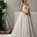 Robe De Mariée A Dentelle Florale Et Paillettes