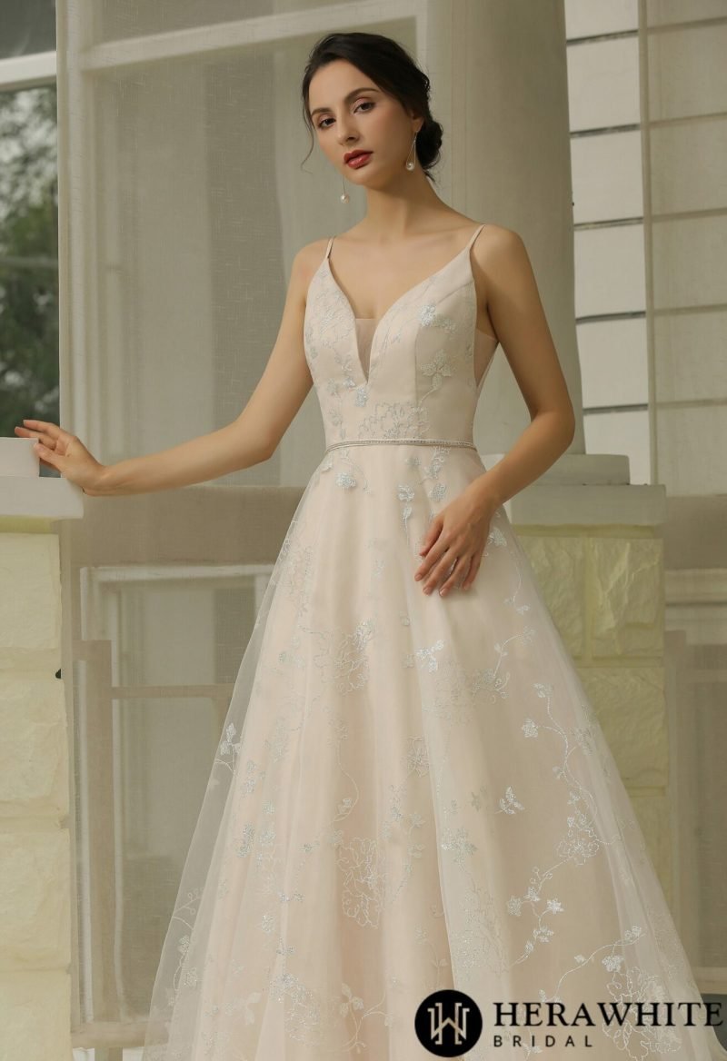 Robe De Mariée Simple Motifs Floraux – Image 5