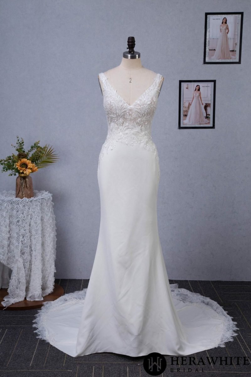 Robe De Mariée Fourreau Traîne En Dentelle – Image 6