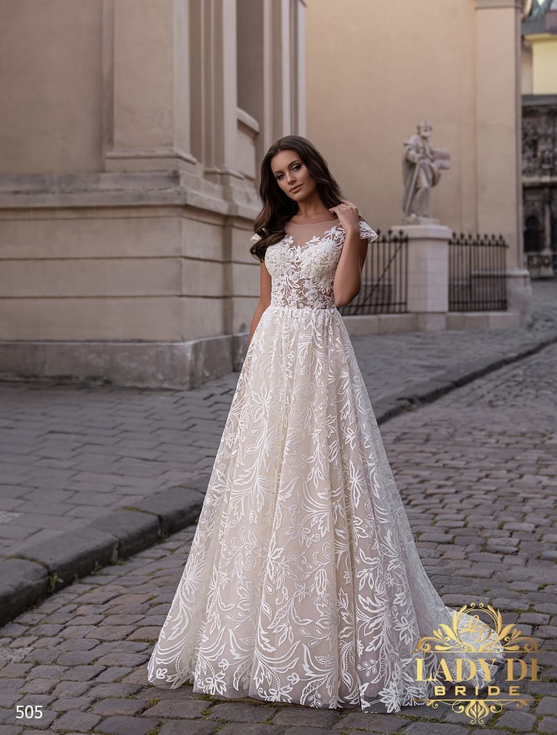 Robe De Mariée A Dentelle Florale Elégante Avec Perles