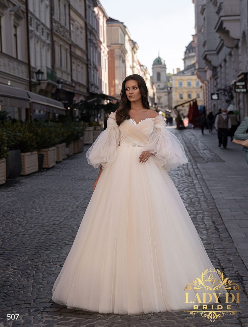 Robe De Mariée Princesse Drapée Et Originale