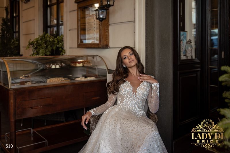 Robe De Mariée Brodée et Etincelante – Image 2