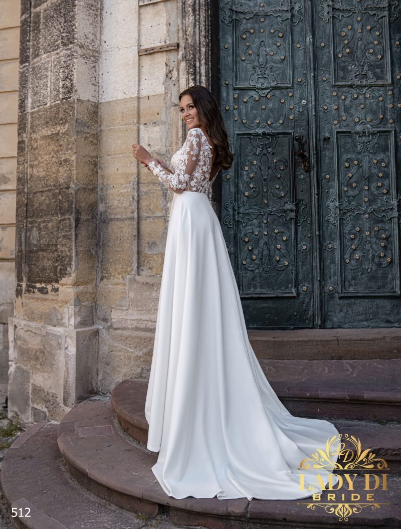 Robe De Mariée Fluide Haut Illusion à Dentelle Florale et Perlé – Image 3