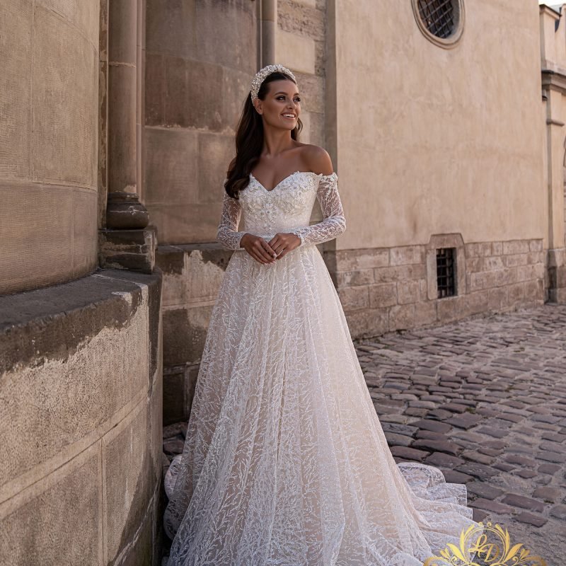 Robe De Mariée A Manches Longues Et Appliques Florales Scintillantes