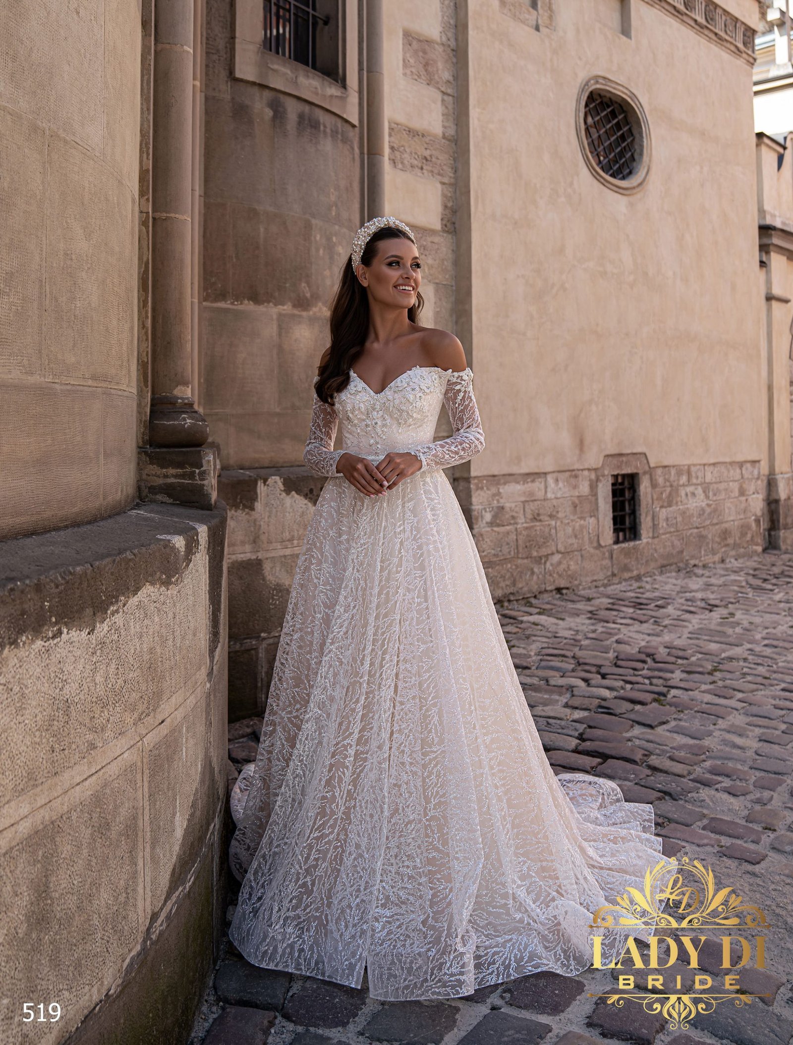 Robe De Mariée A Manches Longues Et Appliques Florales Scintillantes